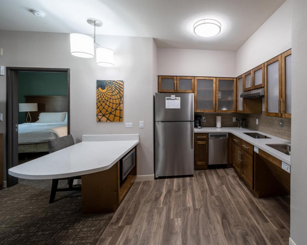 Staybridge Suites Houston East - Baytown, an IHG Hotel photo 3