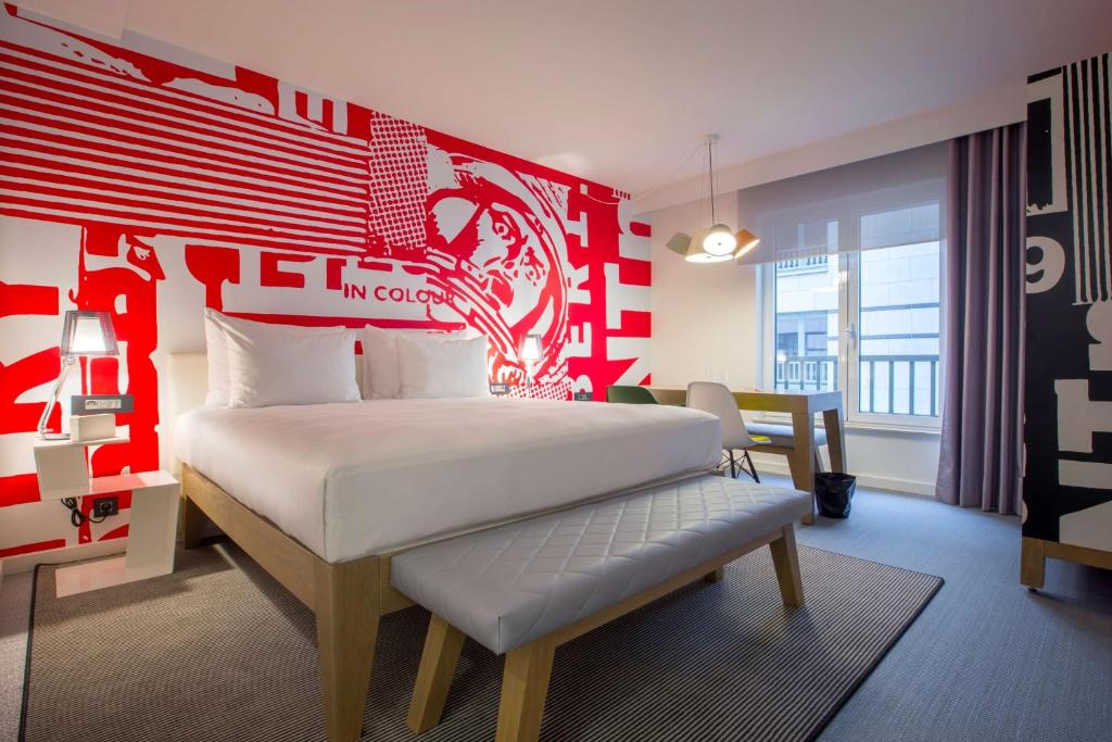 Radisson RED Brussels photo 3