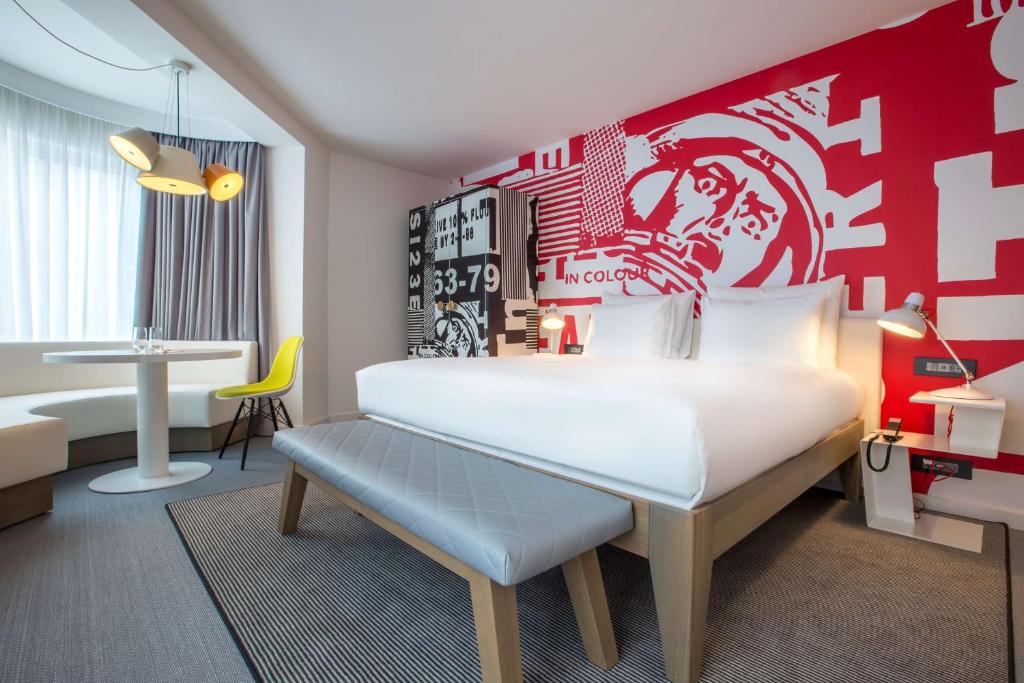 Radisson RED Hotel, Brussels - Tap to explore photos