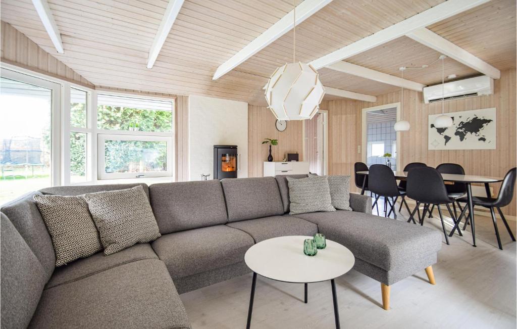 Stunning Home In Humble With 3 Bedrooms, Sauna And Wifi photo 2