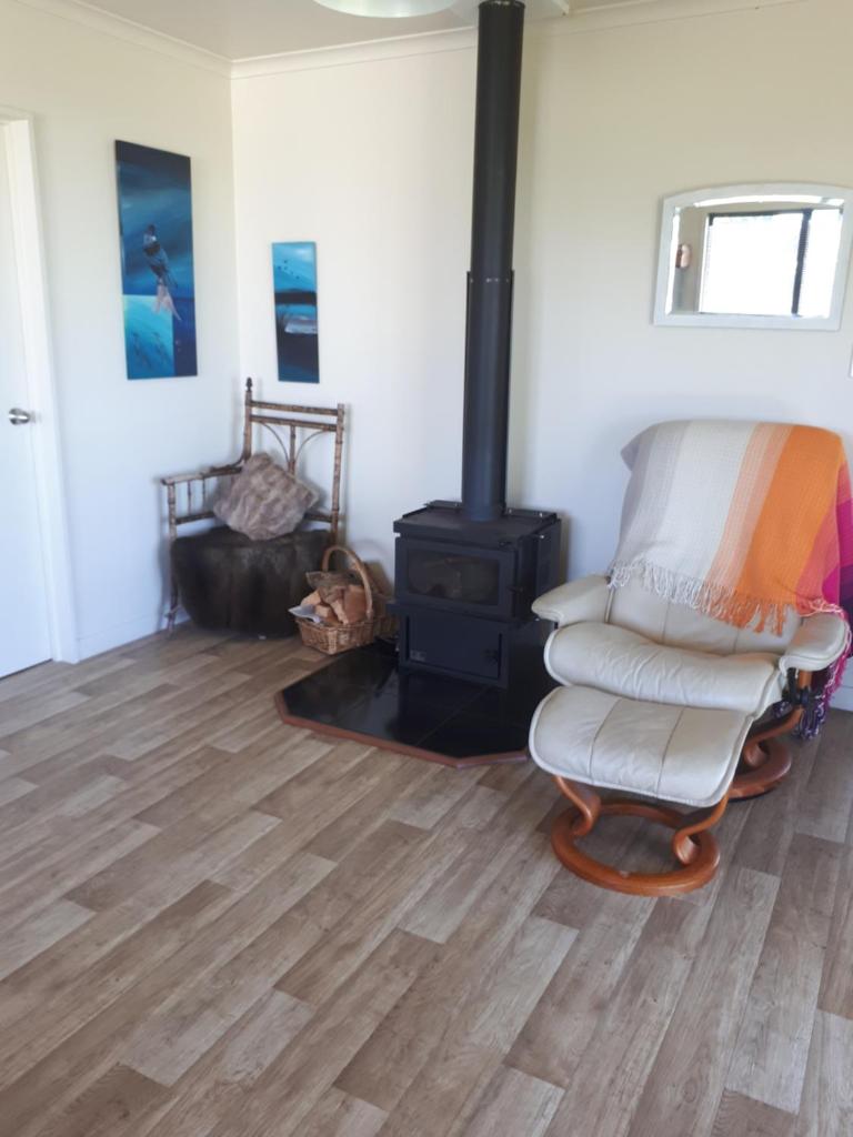 Beach front cottage photo 3
