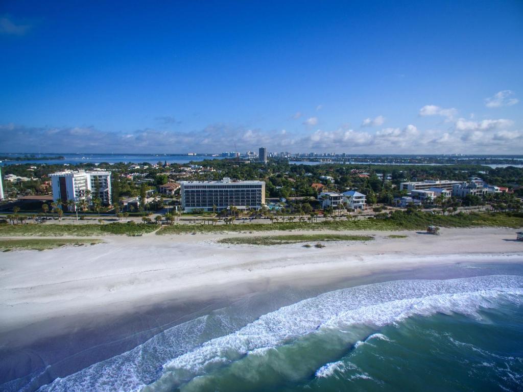 Cirque St Armands Beachside