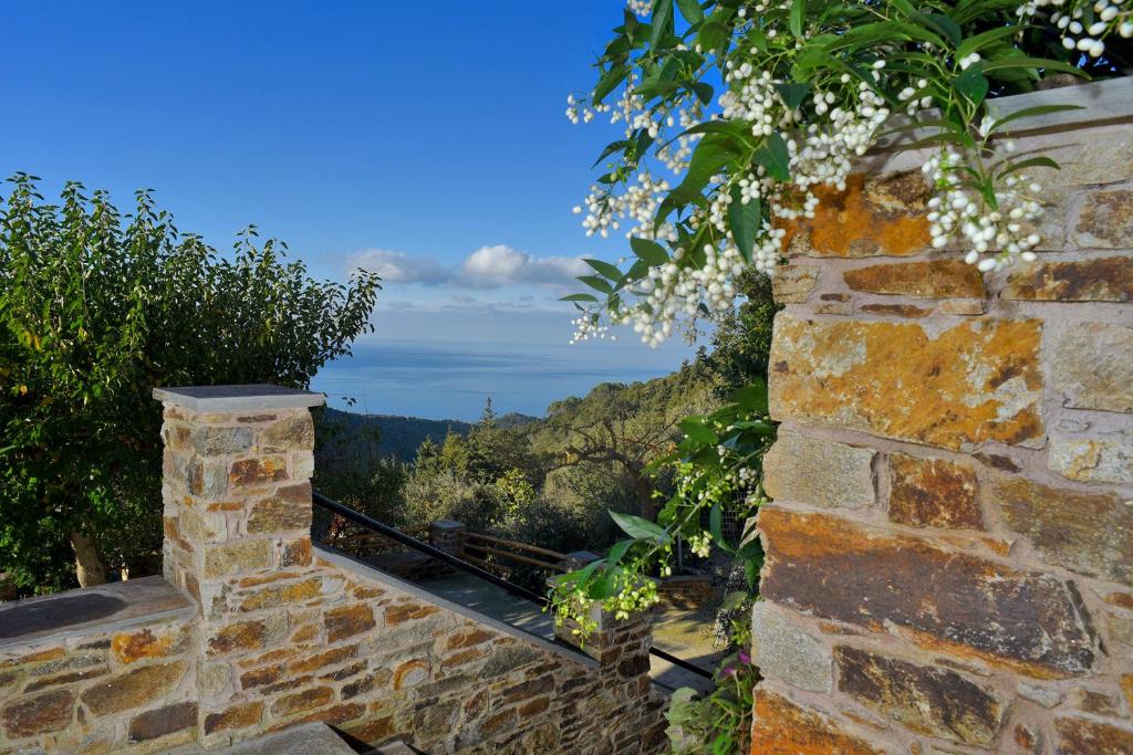 House in Εndless green - Arethousa, Ikaria photo 3