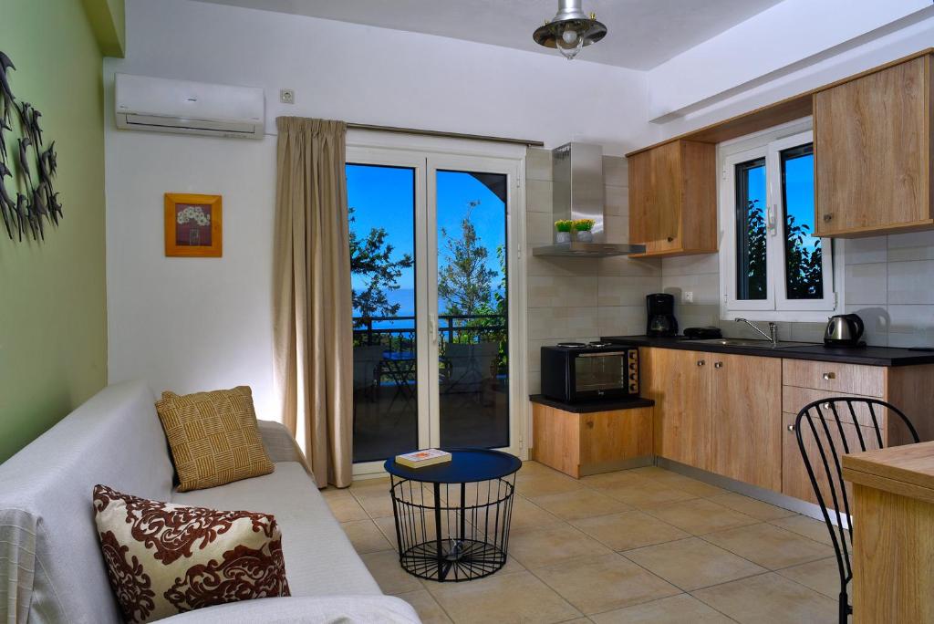 House in Εndless green - Arethousa, Ikaria photo 4