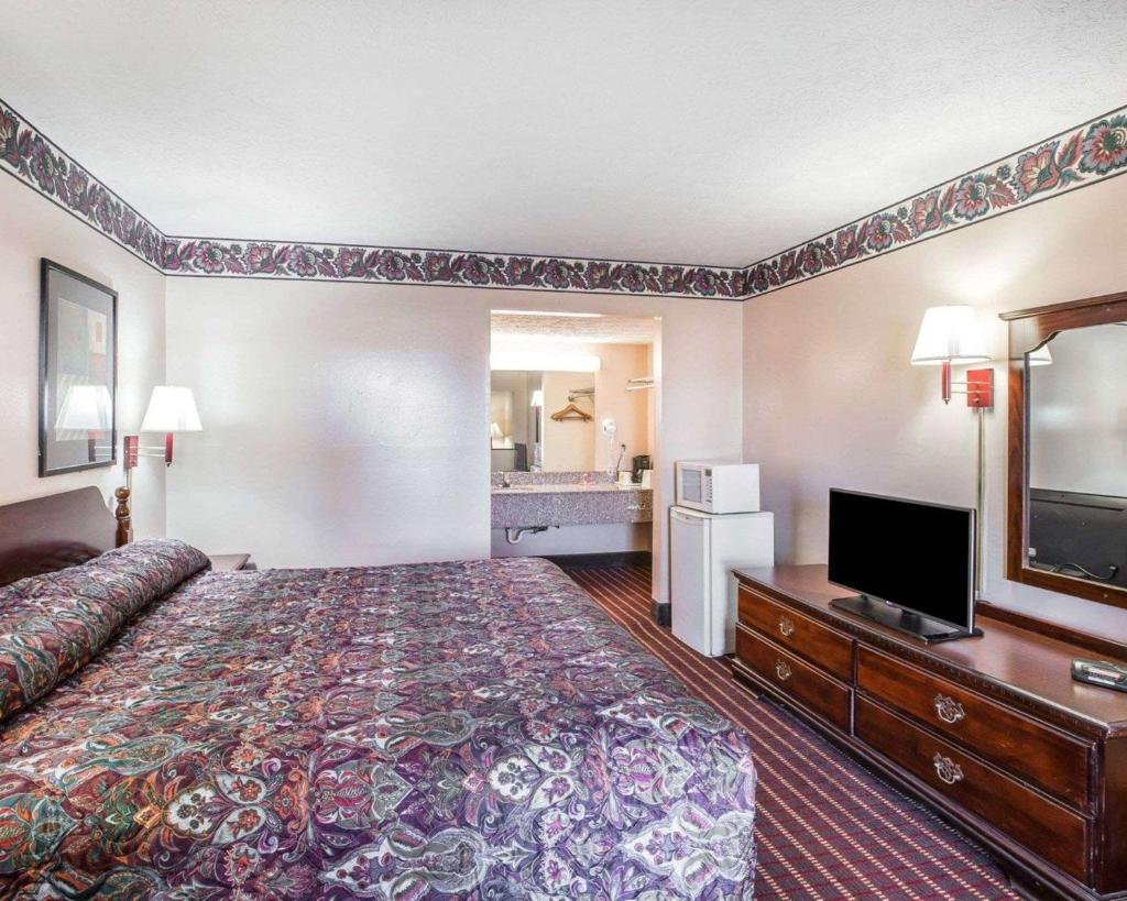Econo Lodge McDonough photo 3