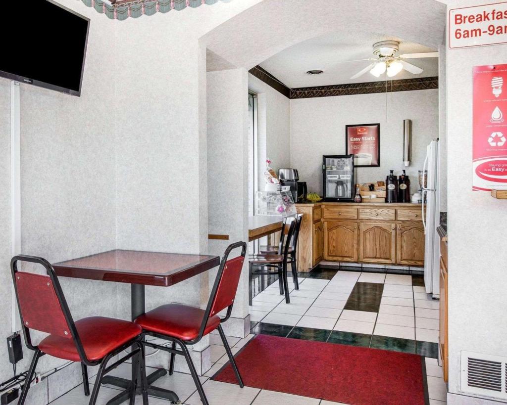 Econo Lodge McDonough photo 4