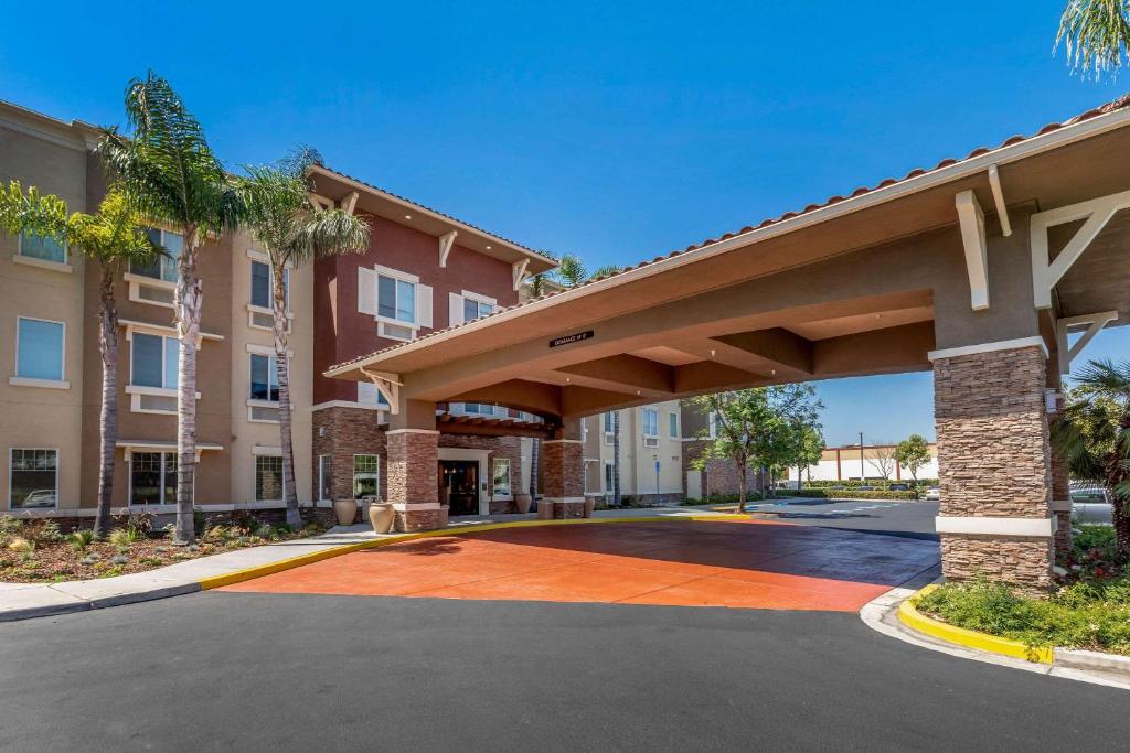 Comfort Inn & Suites Near Ontario Airport photo 1