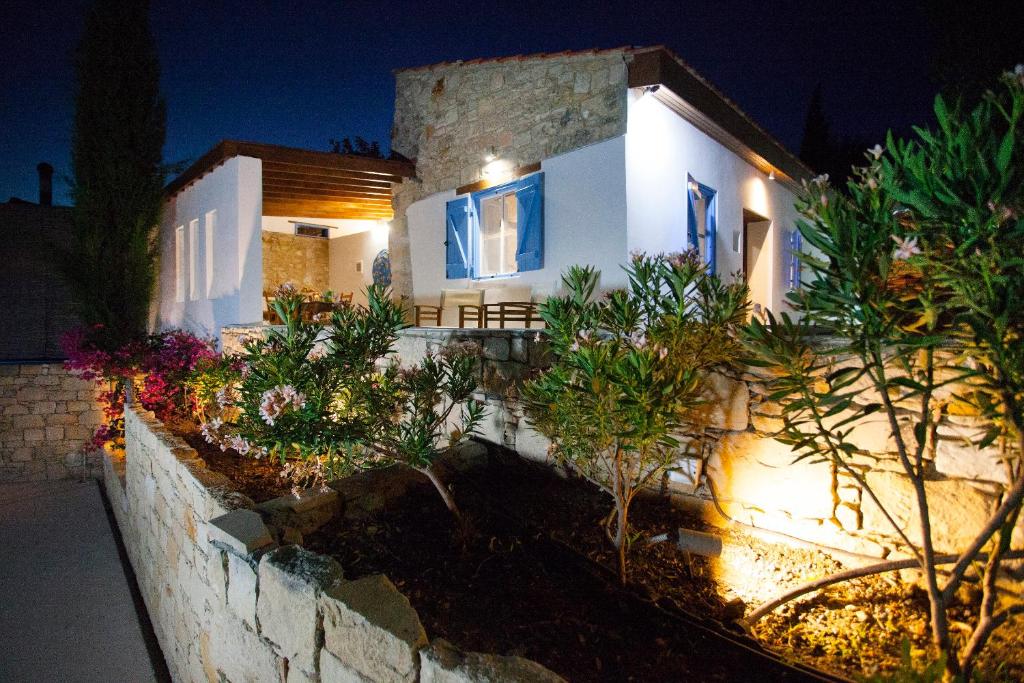 Cecilias Courtyard photo 3