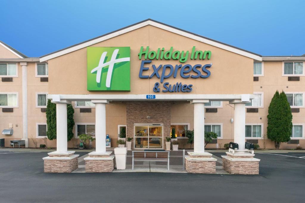 Holiday Inn Express Hotels & Suites Burlington, an IHG Hotel photo 4