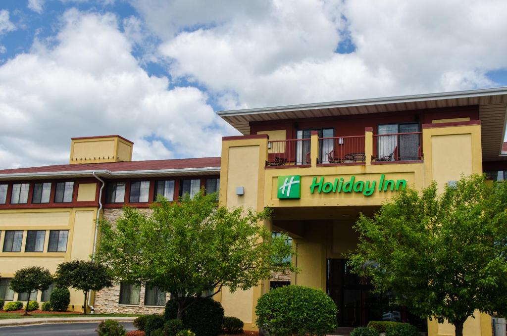 Holiday Inn Pewaukee - Milwaukee West, an IHG Hotel image
