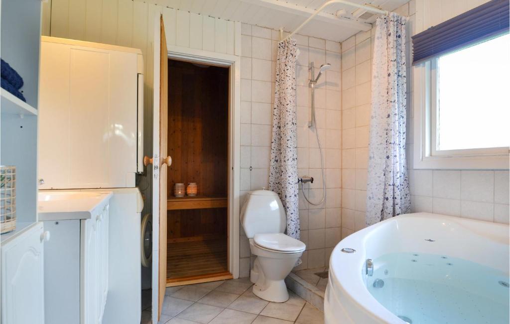 Beautiful Home In Hvide Sande With 3 Bedrooms, Sauna And Wifi photo 2