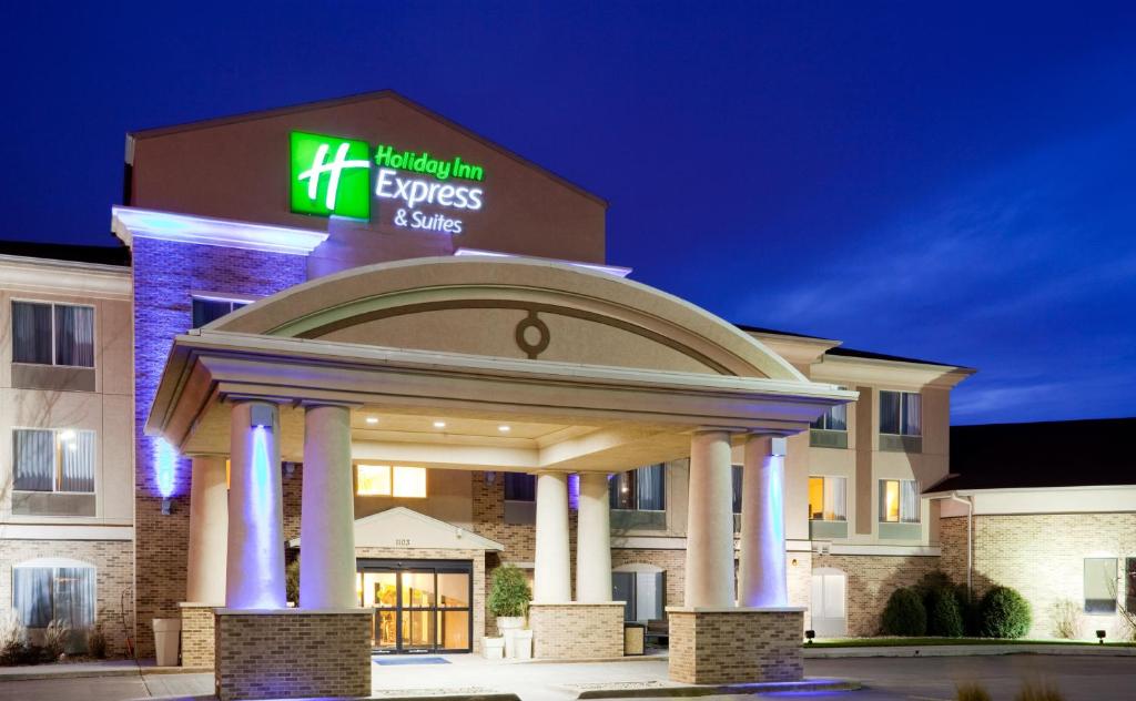Holiday Inn Express & Suites Brandon, an IHG Hotel image