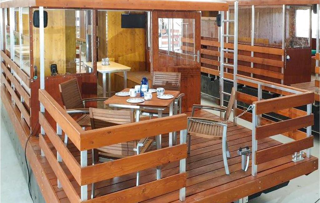 Stunning Ship-boat In Neustrelitz With 2 Bedrooms And Wifi photo 2