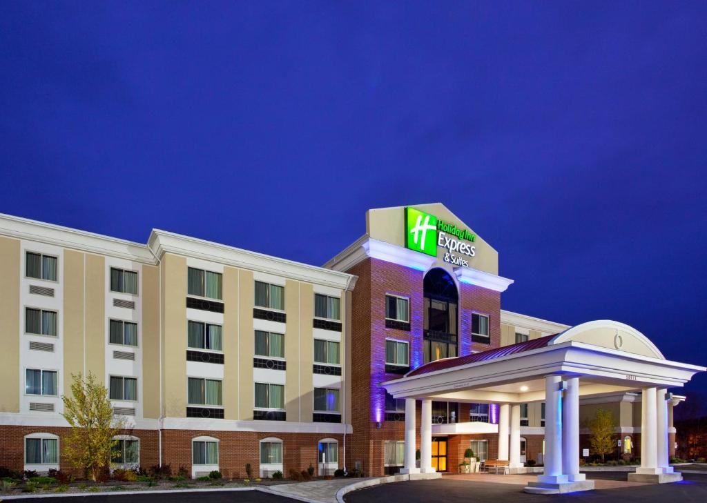 Holiday Inn Express Hotel & Suites Niagara Falls, an IHG Hotel image
