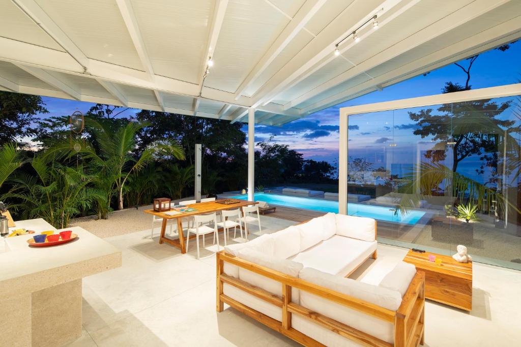 Santiago Hills Villa photo 4