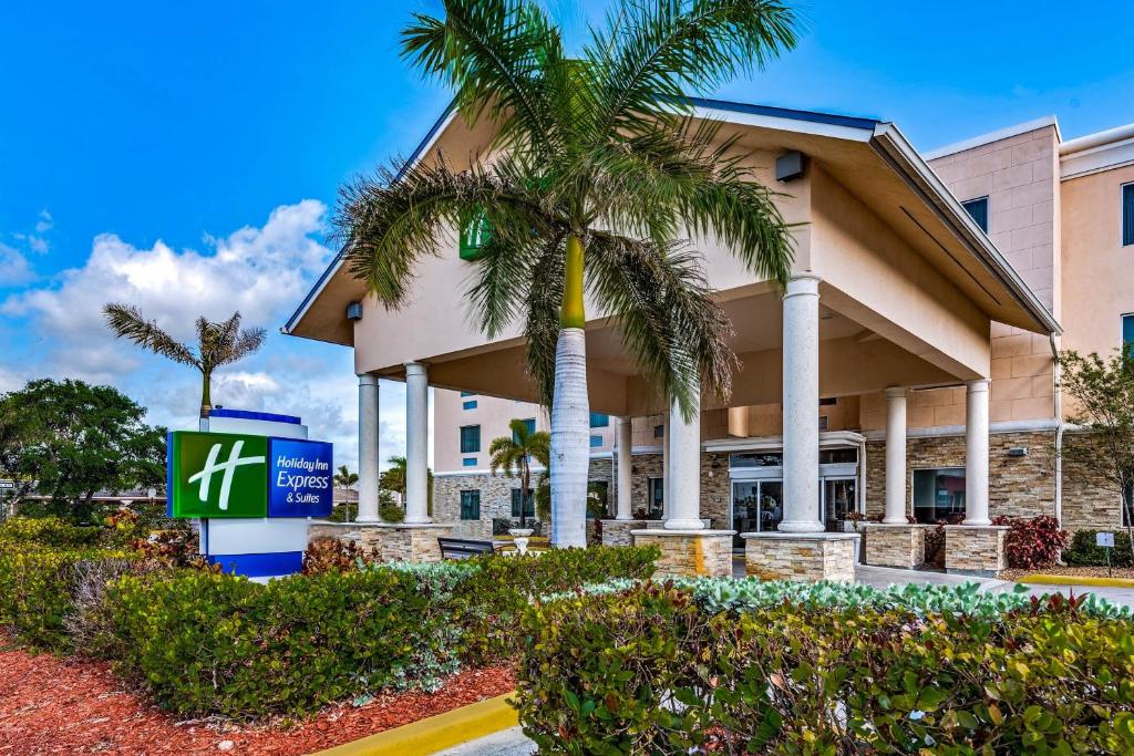 Holiday Inn Express & Suites Lantana, an IHG Hotel image
