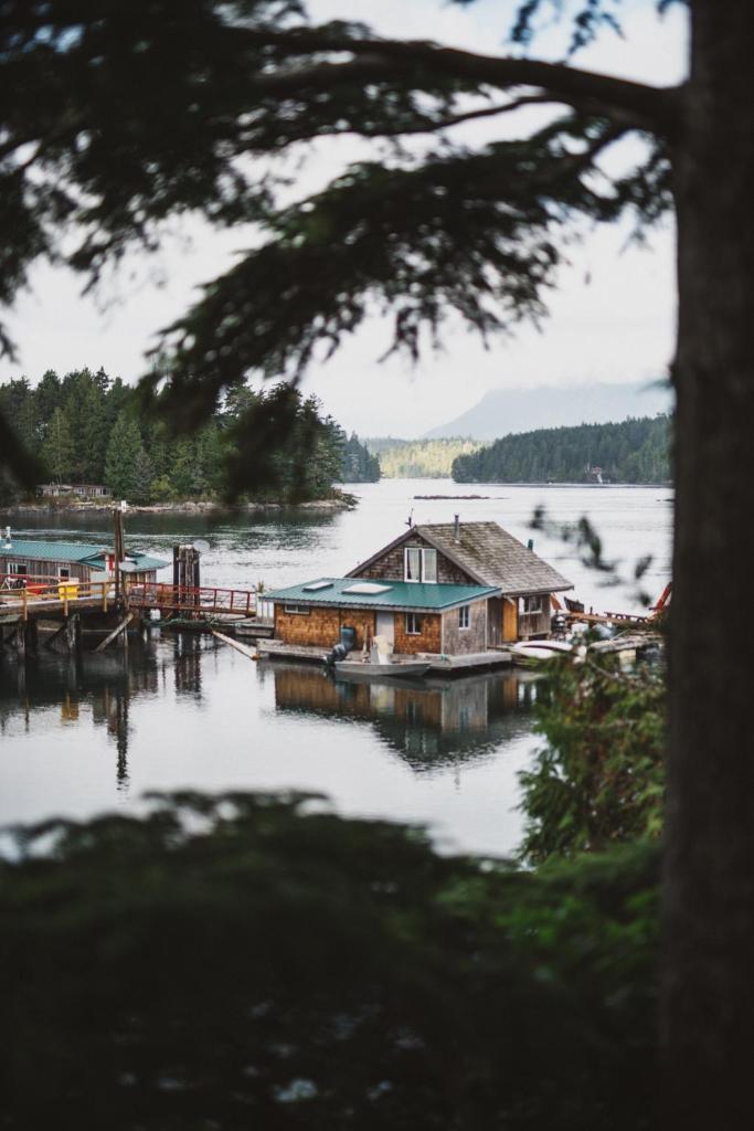 The Shoreline Tofino photo 1