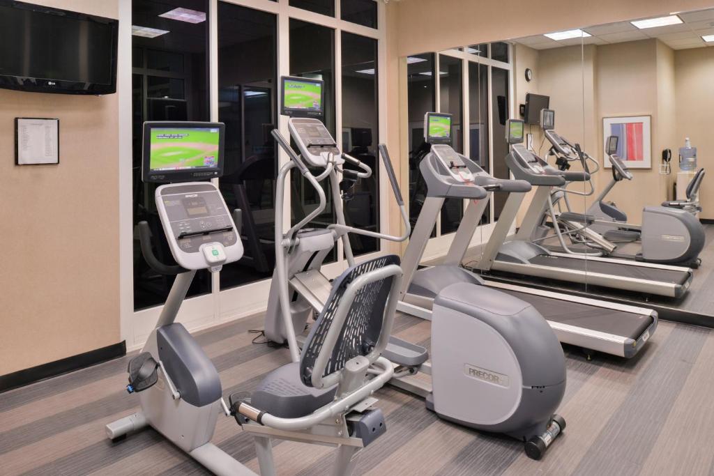 Holiday Inn Kansas City Airport, an IHG Hotel image