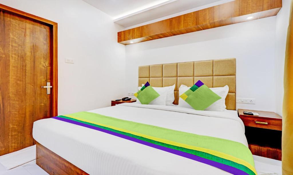 Двухместный ([Sanitized] Standard Double Room), Treebo Trend Highness Inn