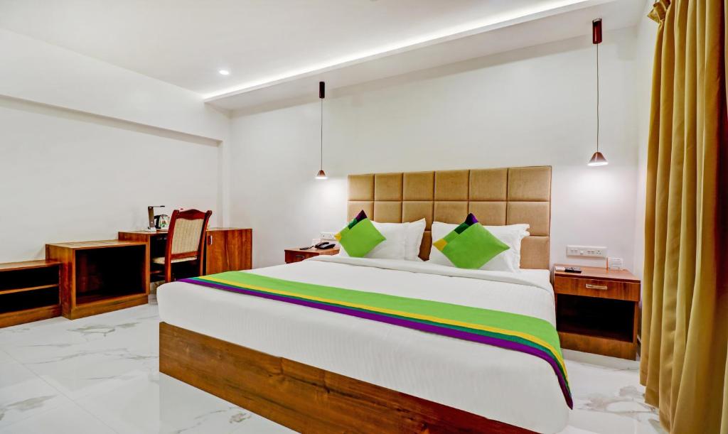 Двухместный ([Sanitized] Deluxe Double Room), Treebo Trend Highness Inn
