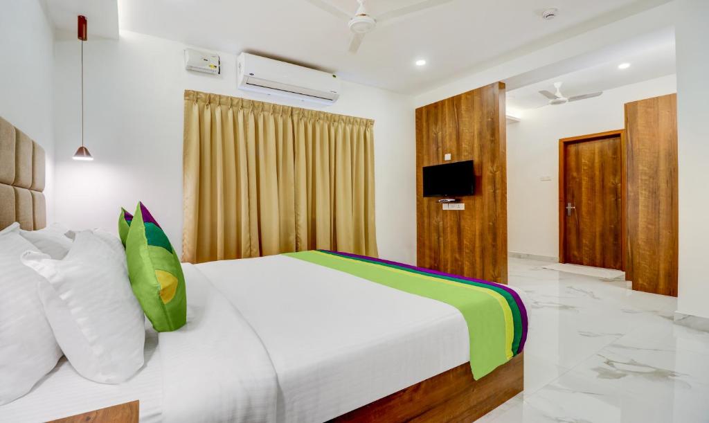 Двухместный ([Sanitized] Deluxe Double Room), Treebo Trend Highness Inn
