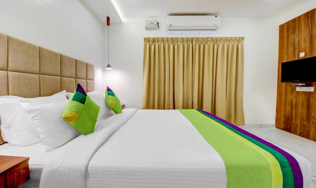 Двухместный ([Sanitized] Deluxe Double Room), Treebo Trend Highness Inn