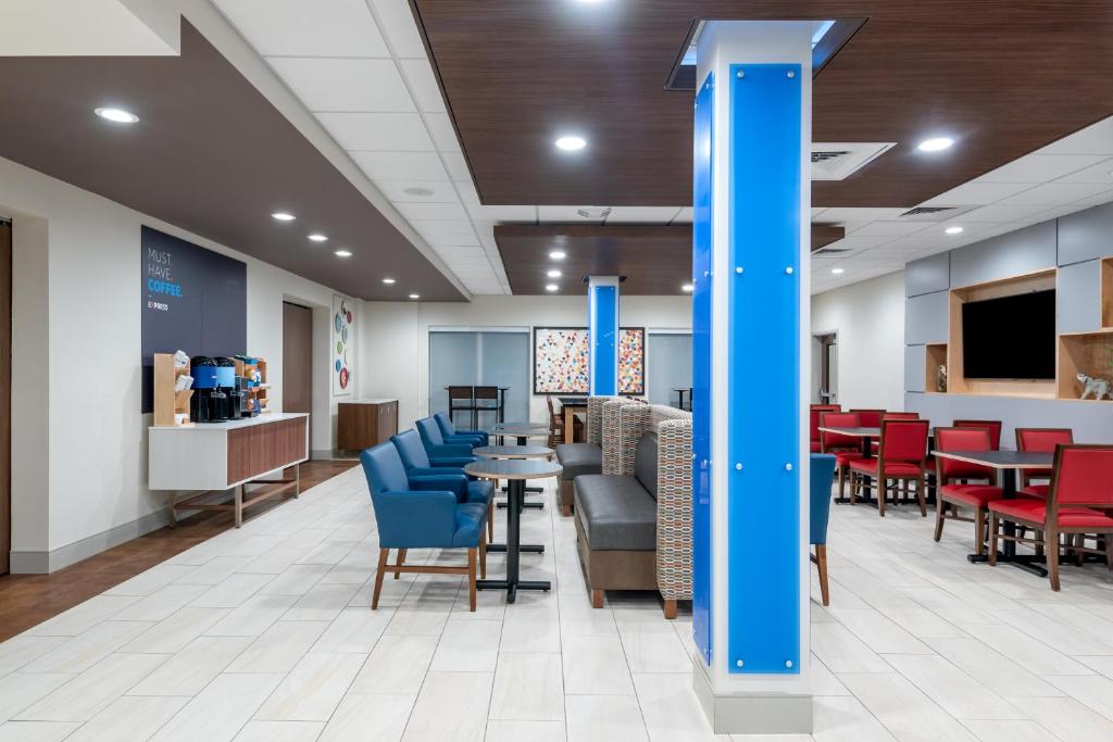 Holiday Inn Express & Suites - Punta Gorda, an IHG Hotel photo 3