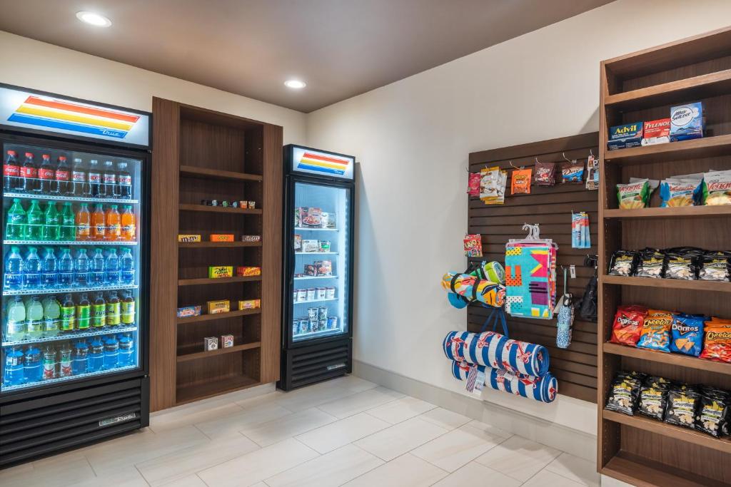 Holiday Inn Express & Suites - Punta Gorda, an IHG Hotel photo 4