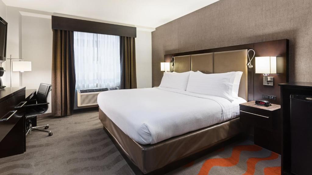 Сьюит (Представительский номер с кроватью размера «king-size»), Holiday Inn Lower East Side, an IHG Hotel