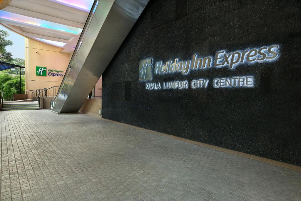 Holiday Inn Express Kuala Lumpur City Centre, an IHG Hotel photo 3