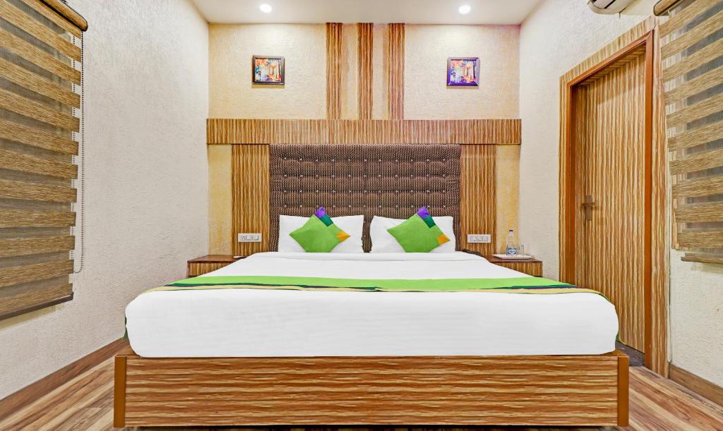 Двухместный ([Sanitized] Deluxe Double Room), Treebo Trend Hotel PVRX, Amritsar