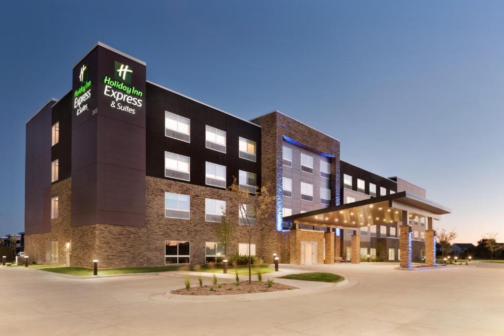 Holiday Inn Express & Suites West Des Moines - Jordan Creek, an IHG Hotel image