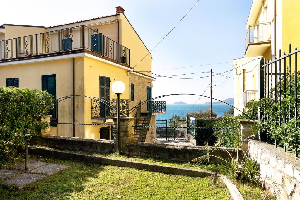 Apartments Tellaro