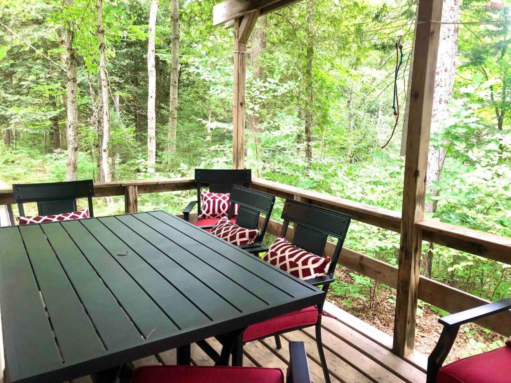 High Falls Bay Cottages, Camping & Waterpark photo 1