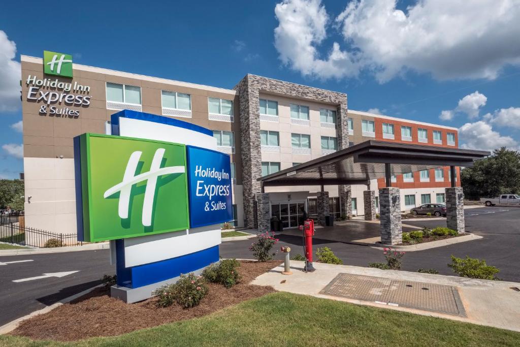 Holiday Inn Express & Suites Commerce, an IHG Hotel image
