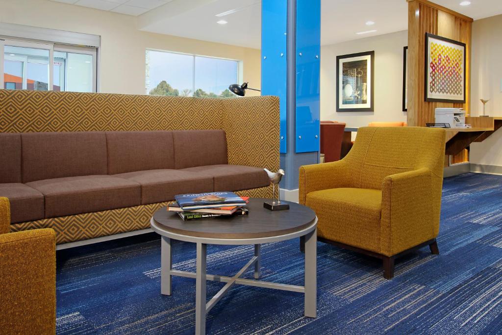 Holiday Inn Express & Suites - Lake Charles South Casino Area, an IHG Hotel photo 1