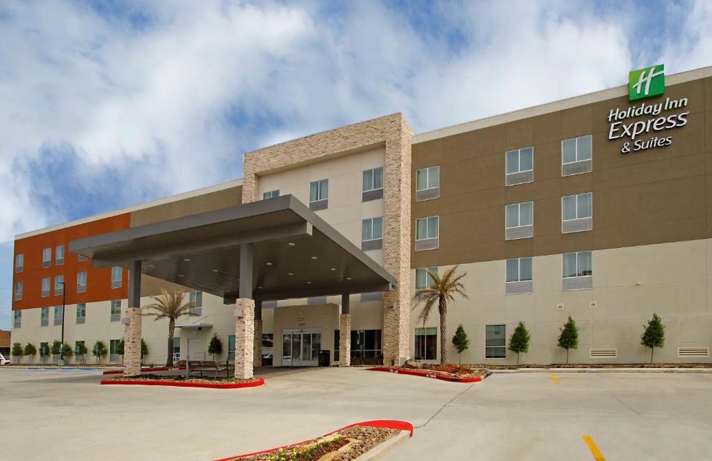 Holiday Inn Express & Suites Lake Charles South Casino Area, an IHG Hotel image