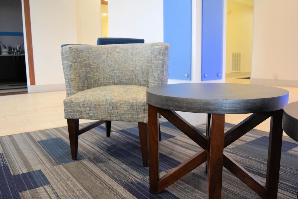 Holiday Inn Express Hotel and Suites Abilene, an IHG Hotel photo 1