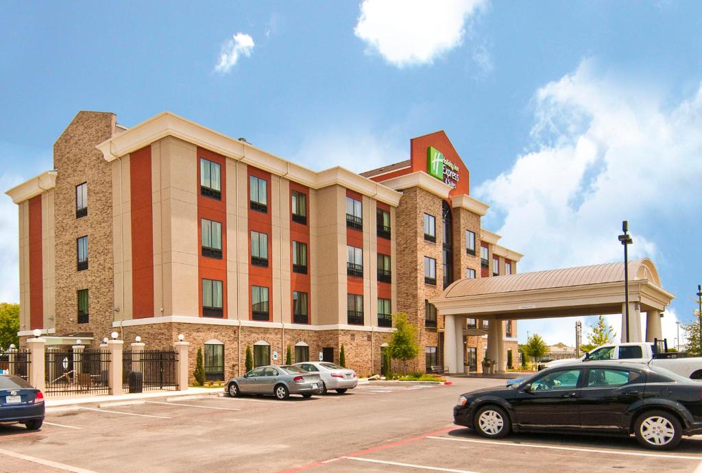 Holiday Inn Express & Suites San Antonio SE By At&t Center, an IHG Hotel image