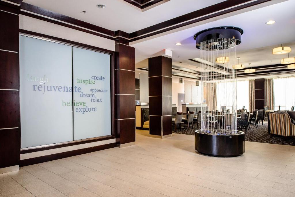Holiday Inn Express Hotel & Suites Austin NW - Arboretum Area, an IHG Hotel photo 2