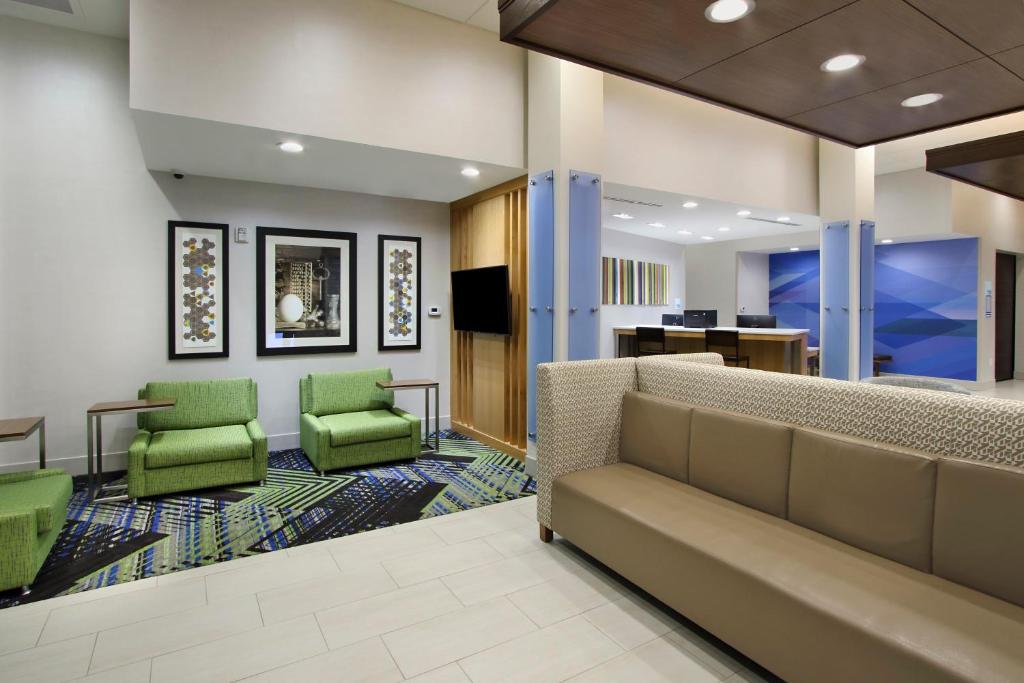 Holiday Inn Express & Suites Dallas Frisco NW Toyota Stdm, an IHG Hotel photo 2