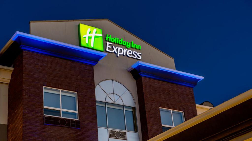 Holiday Inn Express Airdrie, an IHG Hotel photo 4