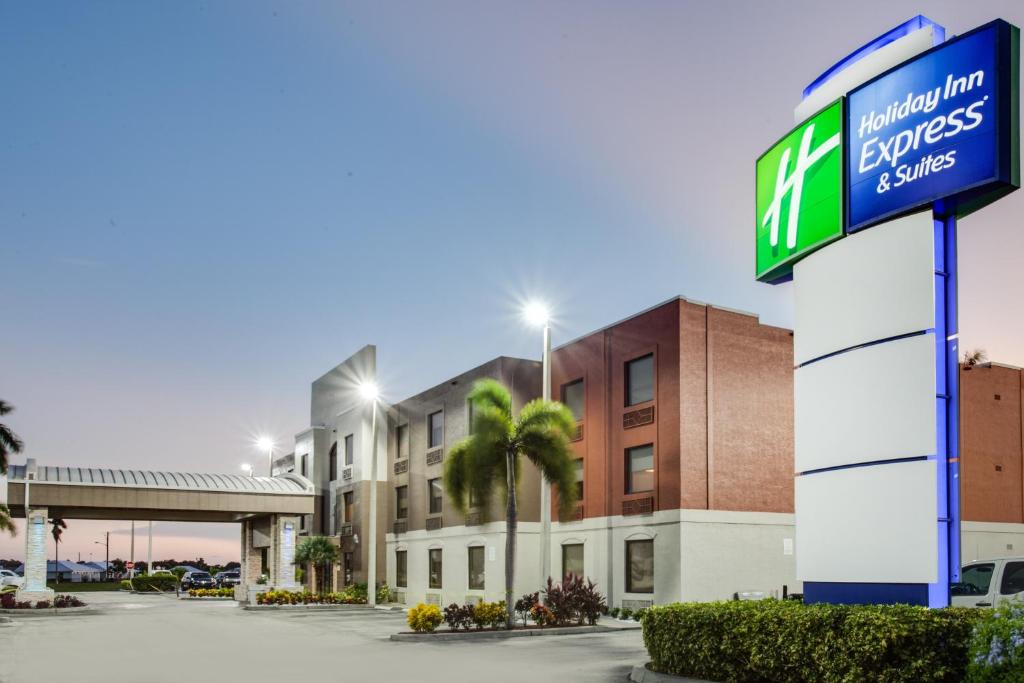 Holiday Inn Express Hotel & Suites Clewiston, an IHG Hotel image