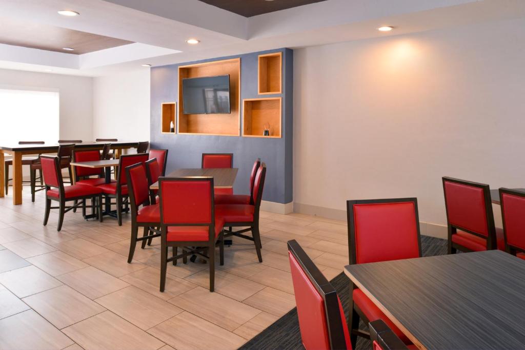 Holiday Inn Express & Suites Austin NW - Lakeline, an IHG Hotel photo 2