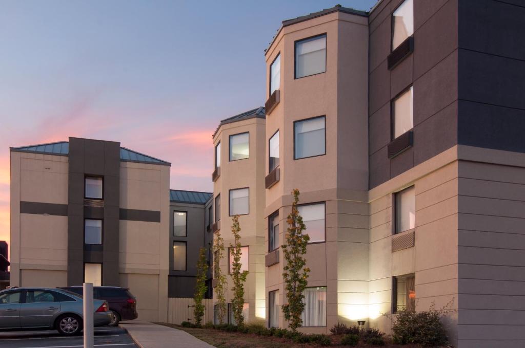Holiday Inn Express Hotel & Suites Spence Lane, an IHG Hotel image