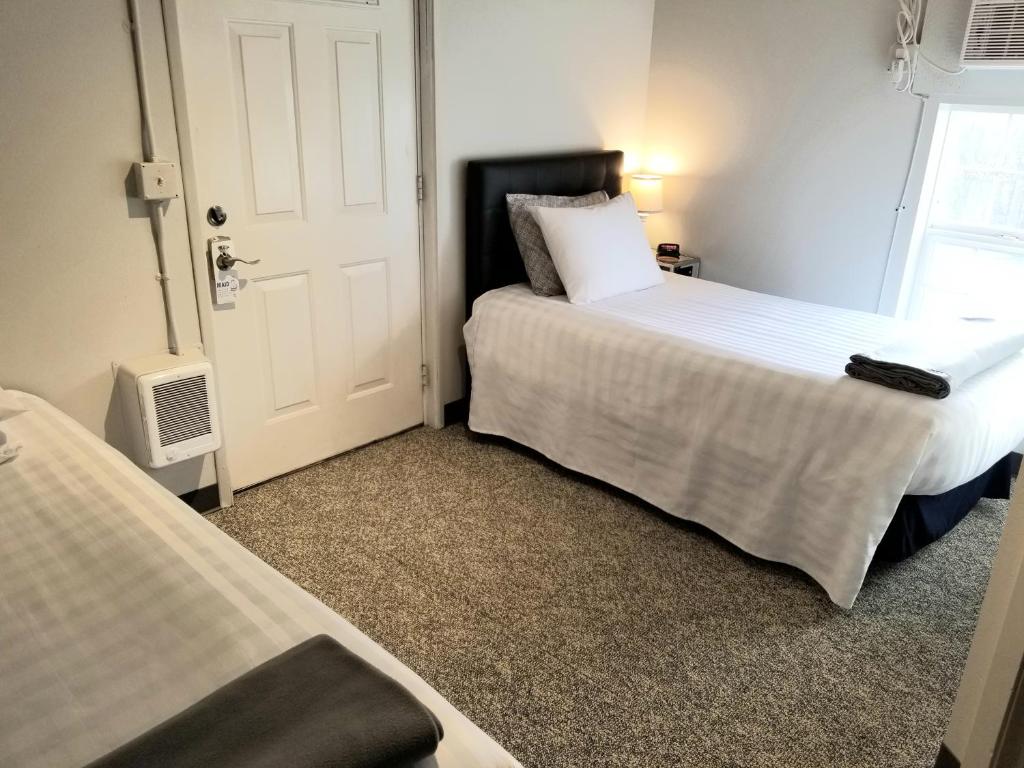 Deep Water Inn photo 2