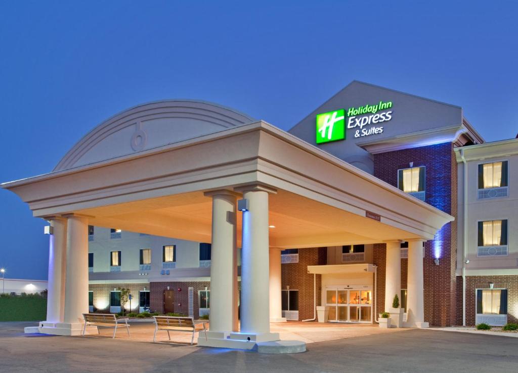 Holiday Inn Express Hotel & Suites Sedalia, an IHG Hotel photo 1
