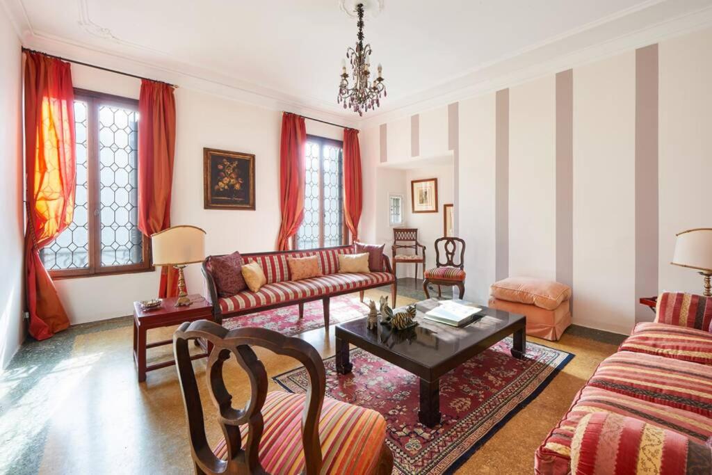 Ca' Fenice, charming apartment in San Marco, sleep 7
