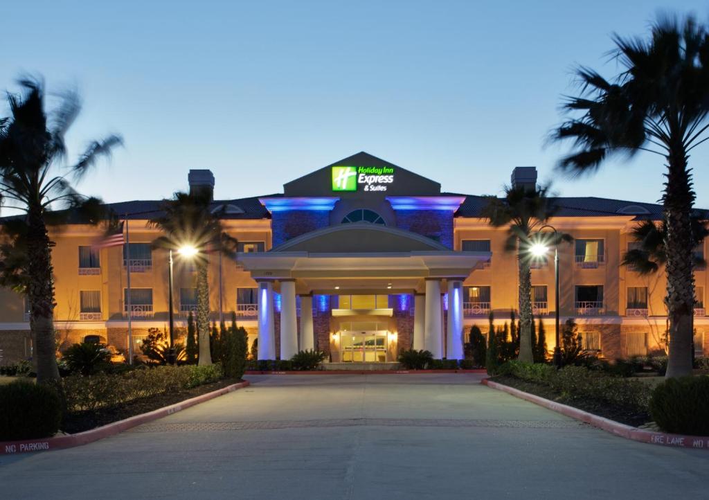 Holiday Inn Express Hotel & Suites Pearland, an IHG Hotel image