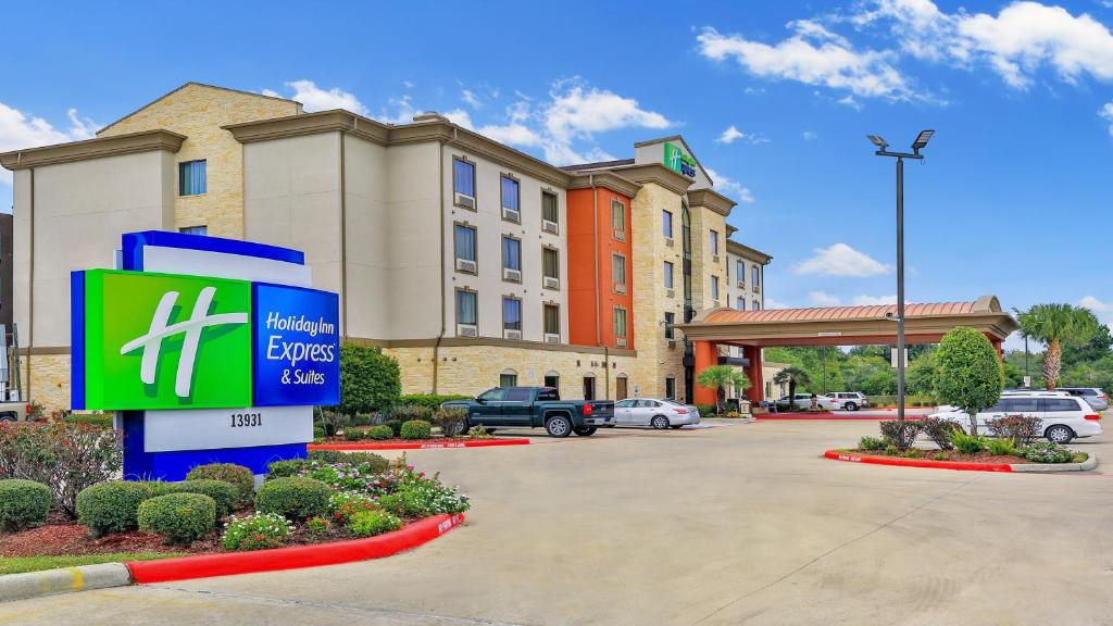 Holiday Inn Express & Suites Houston South near Pearland, an IHG Hotel image